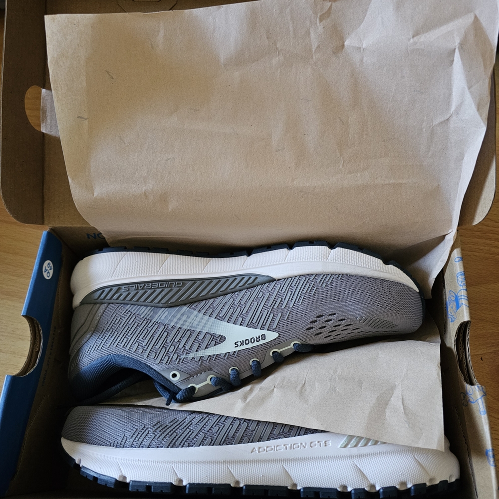 Brooks Addiction WOMENs Gray Running Shoes NIB